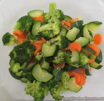 Sopa ràpida de verdures, hortalisses i lluç